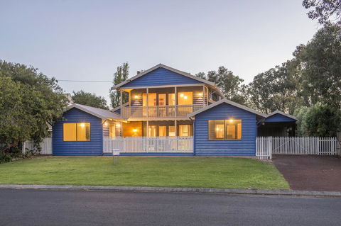 Ultramarine - Grafton Accommodation 1