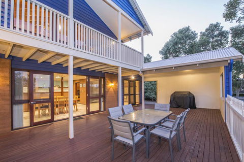 Ultramarine - Grafton Accommodation 2