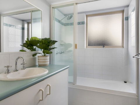 Unit 3 Emerald Shores - Shipping Lane Views! - Grafton Accommodation 1