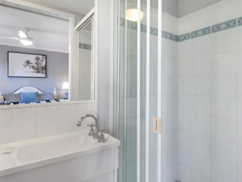 Unit 3 Emerald Shores - Shipping Lane Views! - Grafton Accommodation 2
