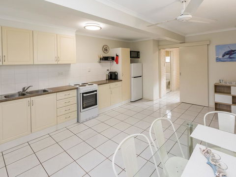 Upstairs And Downstairs - 81 Denman Camp Rd - Grafton Accommodation 3
