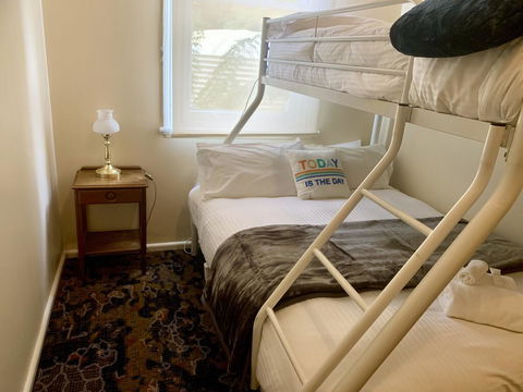 Victoria Albert Guest House Bar Cafe And Restaurant - Grafton Accommodation 2