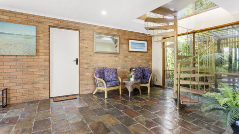 VIEWS AT MCCRAE..... - Grafton Accommodation 1