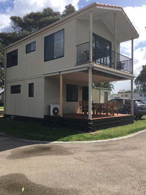 Villa By The Lake - Grafton Accommodation 1