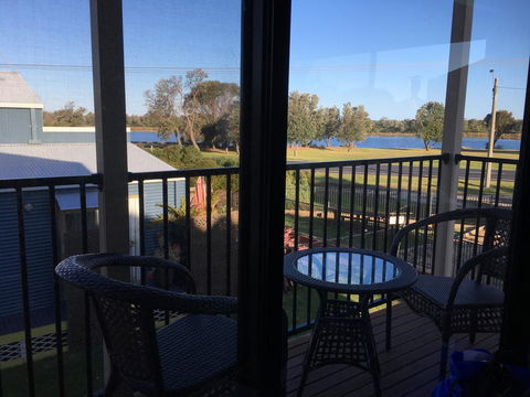 Villa By The Lake - Grafton Accommodation 2