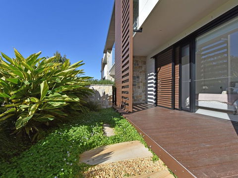 Villa Catania Waterside At Trinity Point - Grafton Accommodation 2