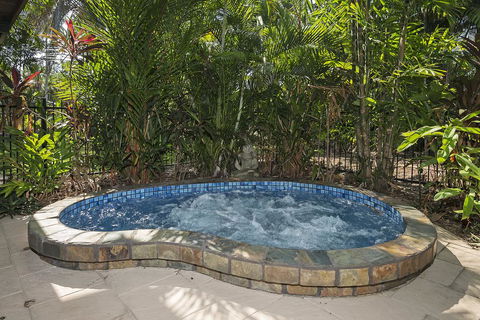 Villa Frangipani - Grafton Accommodation 1