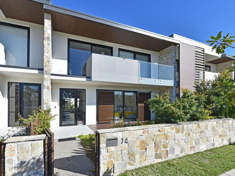 Villa Positano Waterside At Trinity Point - Grafton Accommodation 0