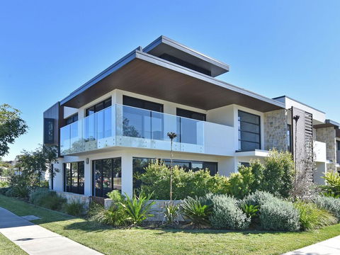 Villa Sorrento Waterside At Trinity Point - Grafton Accommodation 0