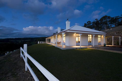 Villa Talia Tasmania - Grafton Accommodation 1