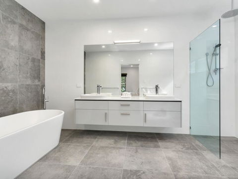 Villa Tiino - Clifton Beach - Grafton Accommodation 2