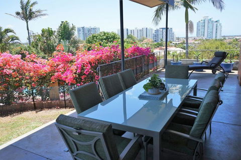 Villa With Views & Pool - Grafton Accommodation 2