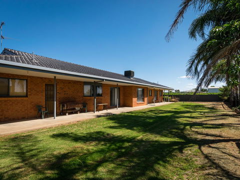 Vineyard Retreat Mildura - Grafton Accommodation 2