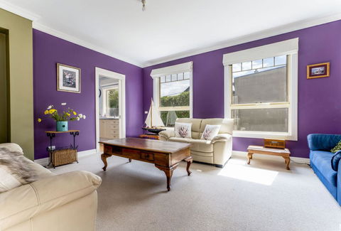 WALKIN ON SUNSHINE - STROLL TO BEACH BREAK - Grafton Accommodation 3