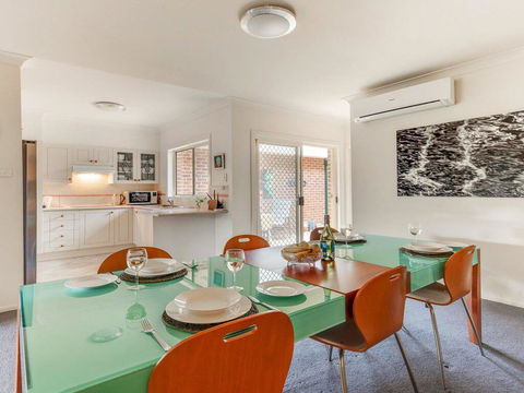 Walling-Clifton Gardens - Backing Onto Golf Course - Grafton Accommodation 3