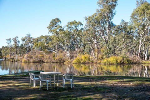 Water's Edge Bundalong - Grafton Accommodation 2