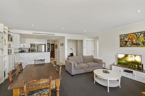 Waterfront Resort Living With Space For The Family - Grafton Accommodation 3