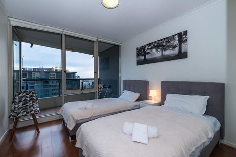 St Kilda Road Park View 3 Bedroom Luxury Apartment - Grafton Accommodation 5