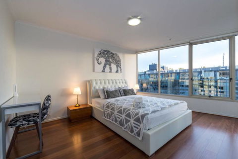 St Kilda Road Park View 3 Bedroom Luxury Apartment - Grafton Accommodation 4