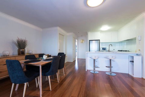 St Kilda Road Park View 3 Bedroom Luxury Apartment - Grafton Accommodation 1
