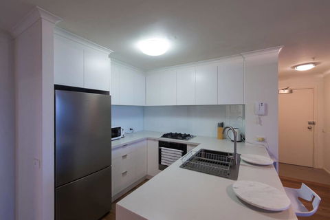 St Kilda Road Park View 3 Bedroom Luxury Apartment - Grafton Accommodation 2
