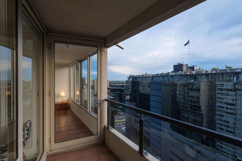St Kilda Road Park View 3 Bedroom Luxury Apartment - Grafton Accommodation 9