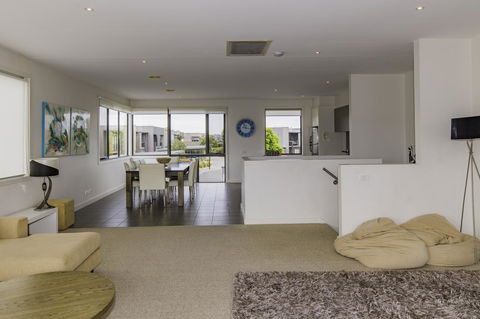 1 Pebble Place - Grafton Accommodation 4
