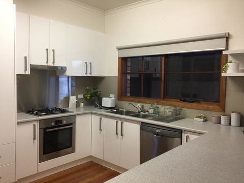 Bricks And Roses - Grafton Accommodation 8