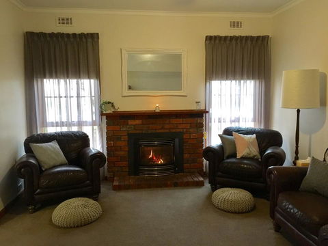 Bricks And Roses - Grafton Accommodation 6
