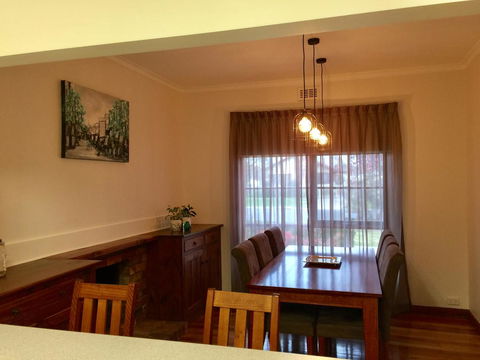 Bricks And Roses - Grafton Accommodation 7