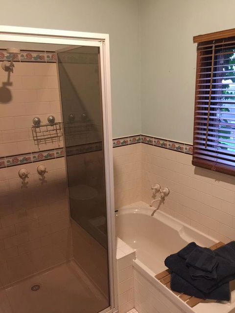 Bricks And Roses - Grafton Accommodation 18