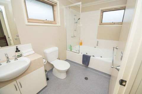 The Pitch - Grafton Accommodation 21