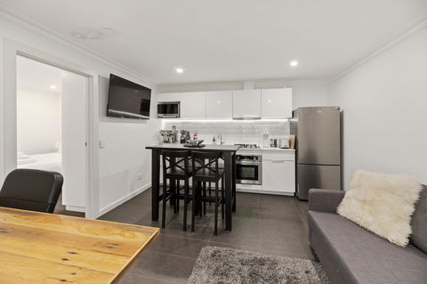Work Sleep Live Melbourne - Grafton Accommodation 9