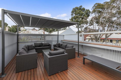 Work Sleep Live Melbourne - Grafton Accommodation 12