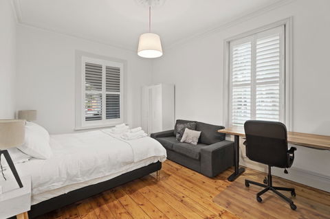 Work Sleep Live Melbourne - Grafton Accommodation 2