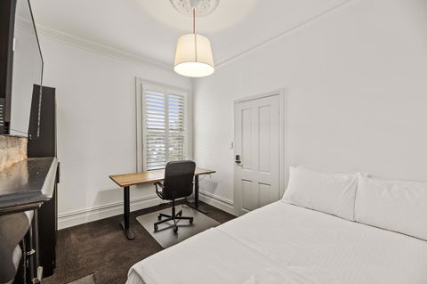 Work Sleep Live Melbourne - Grafton Accommodation 1