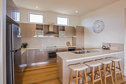 Saltwater Breeze Retreat - Grafton Accommodation 9