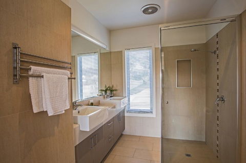 Saltwater Breeze Retreat - Grafton Accommodation 17