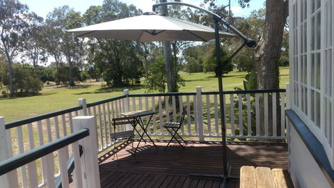 Lake Weyba Noosa Lodge & Kangaroos - Grafton Accommodation 2