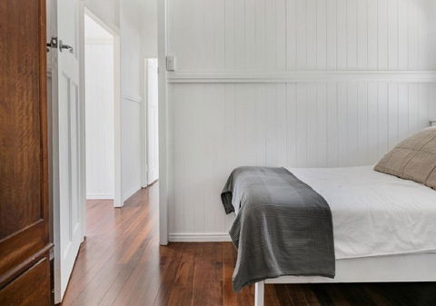 Lake Weyba Noosa Lodge & Kangaroos - Grafton Accommodation 11