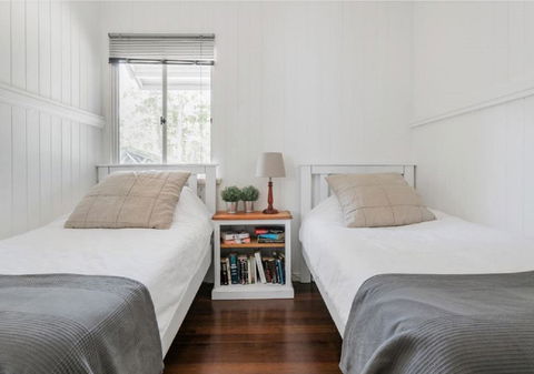 Lake Weyba Noosa Lodge & Kangaroos - Grafton Accommodation 10