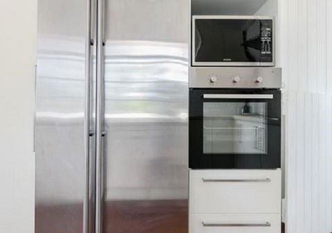 Lake Weyba Noosa Lodge & Kangaroos - Grafton Accommodation 14