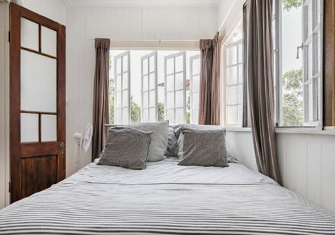 Lake Weyba Noosa Lodge & Kangaroos - Grafton Accommodation 9