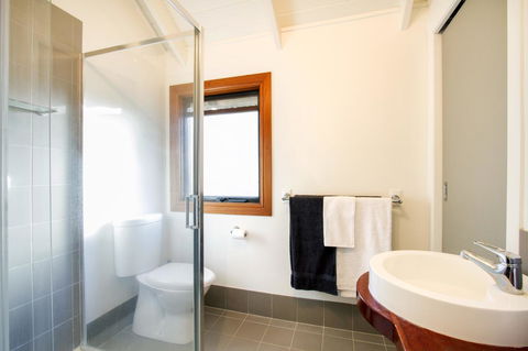 Airlie Beach Eco Cabins - Adults Only - Grafton Accommodation 26