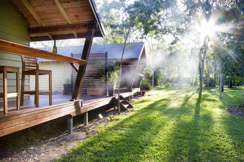 Airlie Beach Eco Cabins - Adults Only - Grafton Accommodation 0