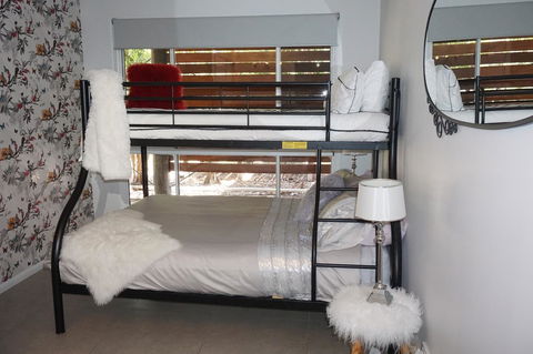 Airlie Beach Eco Cabins - Adults Only - Grafton Accommodation 17