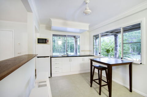 Airlie Beach Eco Cabins - Adults Only - Grafton Accommodation 37