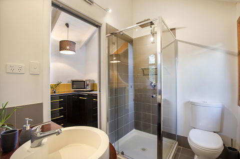 Airlie Beach Eco Cabins - Adults Only - Grafton Accommodation 30