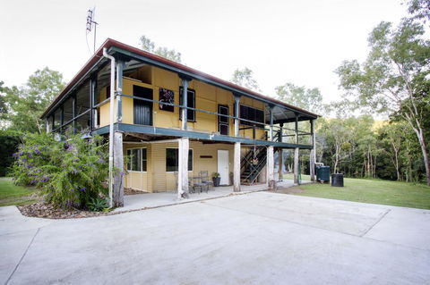 Airlie Beach Eco Cabins - Adults Only - Grafton Accommodation 44