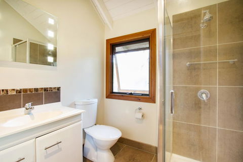 Airlie Beach Eco Cabins - Adults Only - Grafton Accommodation 15